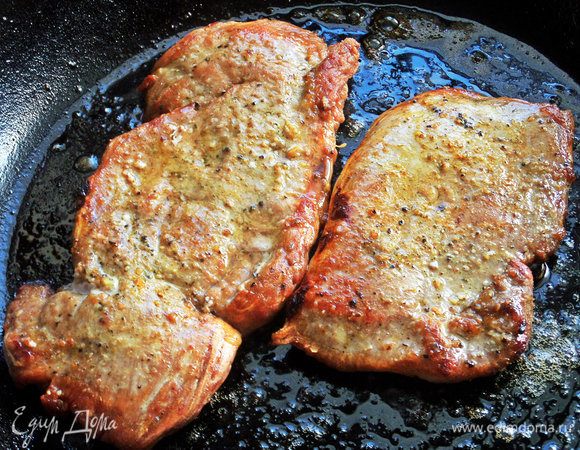 Обжарить до готовности с двух сторон.