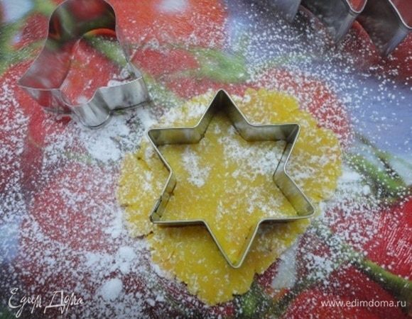 и звездочку. Украсить торт.