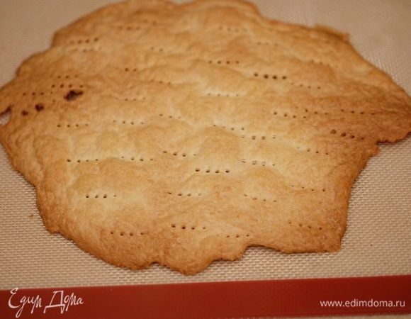 Выпечь до уверенного светло-золотистого цвета, минут 7–10.