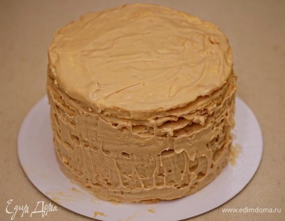 Когда торт охладится и «схватится», снять кольцо.