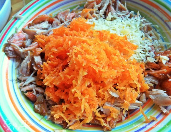 Морковь тертую.