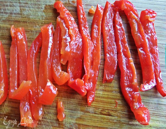 Нарезать соломкой.