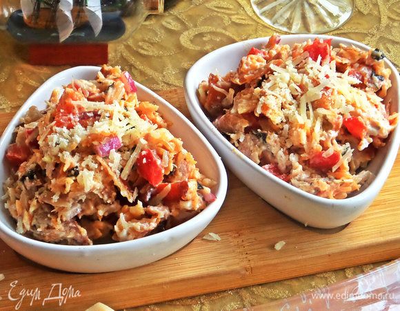 Верх можно присыпать сыром, но он и так яркий получается.