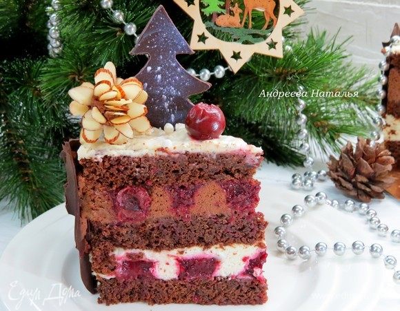 Украшаем торт, даем торту настояться не менее 4-х часов и подаем на праздничный стол. Это очень вкусно! 
