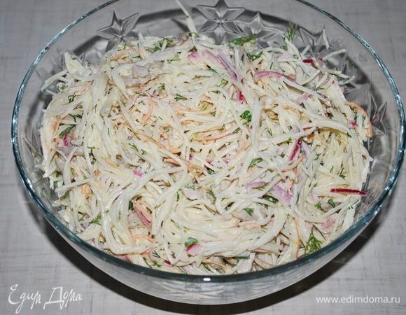 Все перемешать, добавить черный перец и соль по вкусу.