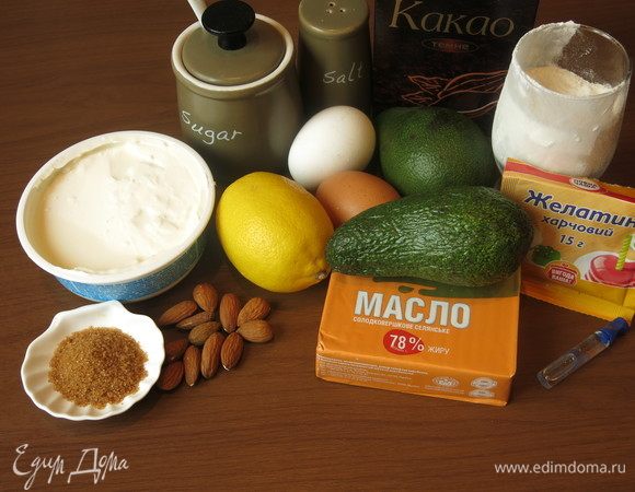 Подготовим компоненты. На фото лишний желатин, готовила и компоновала начинки, подбирала состав в процессе, нет коньяка и сиропа, вместо какао — шоколад черный.