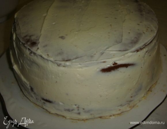 От себя я решила выровнять торт крем-чизом. 