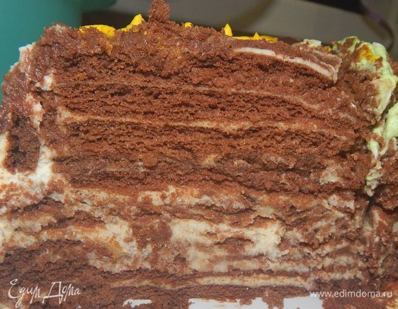 А вот и разрез. Фото с праздничного стола, поэтому строго не судите.