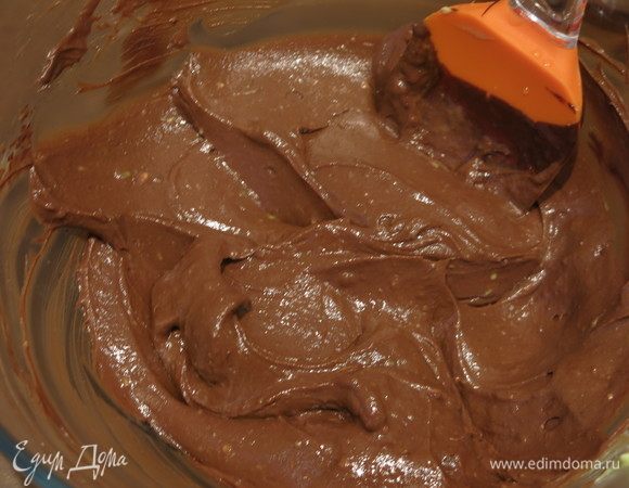 Перемешиваем и получаем мягкую, слегка бархатистую структуру.