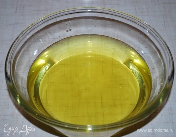 Цвет у лимонной настойки получается ярко-желтый.