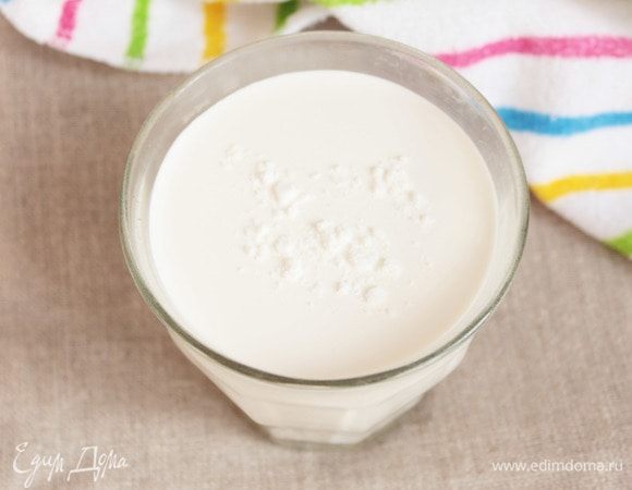 Ванилин (1 г) растворить в сливках. Довести сливки до кипения, но не кипятить, на плите. Либо можно в микроволновой печи на максимальной мощности не больше 1 минуты. Мощность моей СВЧ 800Вт. Если ваша мощней, то сократите время на треть, я думаю.