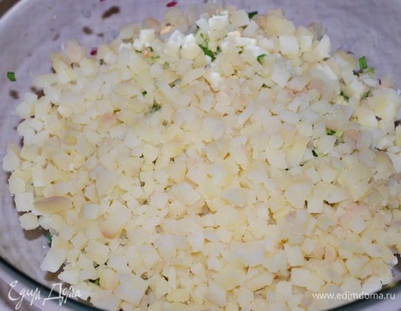 Порезать картофель.