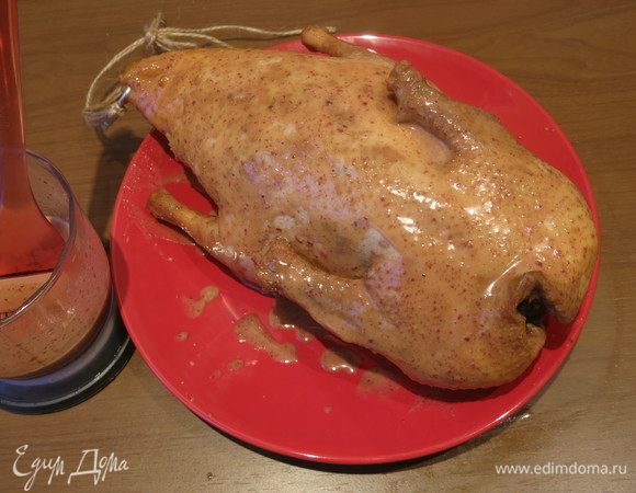 Смазываем утку.