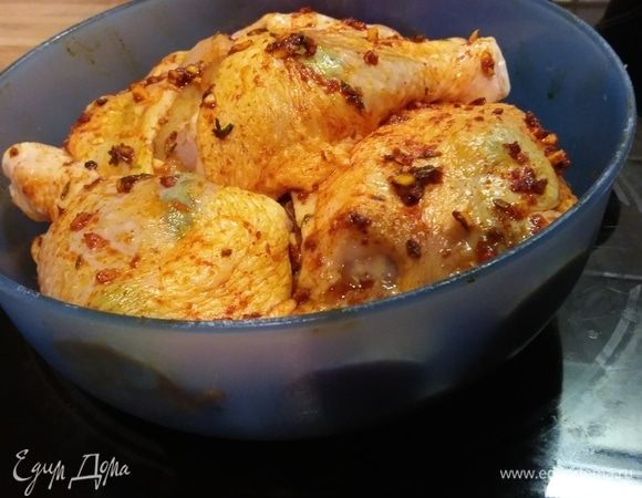 И натереть этой смесью курицу.  