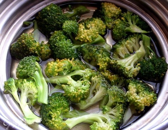 Отварить 2-3 минуты. Дать стечь воде.