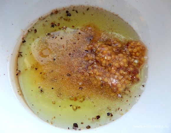 Соль,перец по вкусу. Взбить вилкой соус.