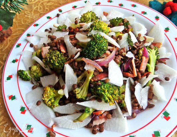 Посыпать слайсами из дайкона.