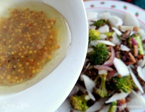 Полить соусом.