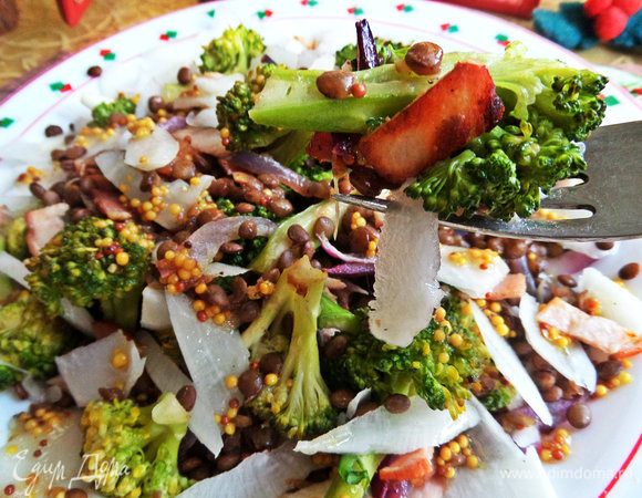 Пробуем салат.