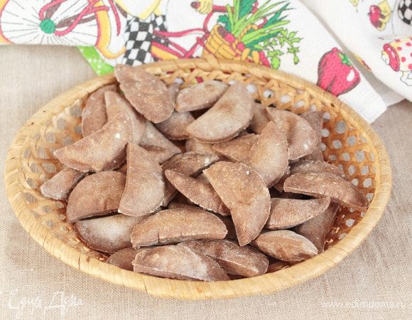 Эти «устрицы» готовились на сковороде. Как вы видите, разницы нет никакой, но на сковороде удобней следить за процессом. Аналогично, следите не подгорают ли снизу. Поджаривайте с обеих сторон, но горелых пятнышек лучше не допускать. В обоих случаях "устрицы" выложить предварительно на полотенце до остывания.