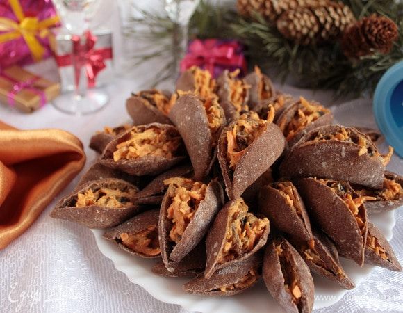 В холодильнике начиненные «устрицы» ведут себя нормально, но если сильней раскрытый вид, то начинка проветривается, поэтому лучше начинять почти перед подачей, либо сильно не раскрывать. Лучше хранить «устрицы» и начинку отдельно.