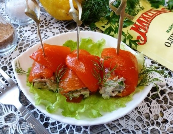 Рулетики из перца с тунцом и маслинами готова. А если останется начинка, то подайте ее на гренках или нафаршируйте яйца. Будет тоже очень вкусно. Приятного аппетита!