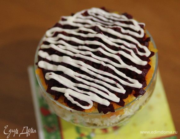 Немного посолить и сверху намазать майонезом. Поставить в холодильник на 1 час.