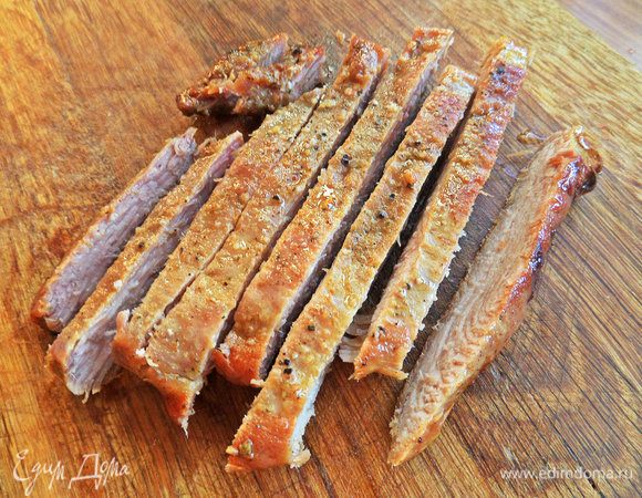 Перенести на доску, остудить, нарезать полосками.