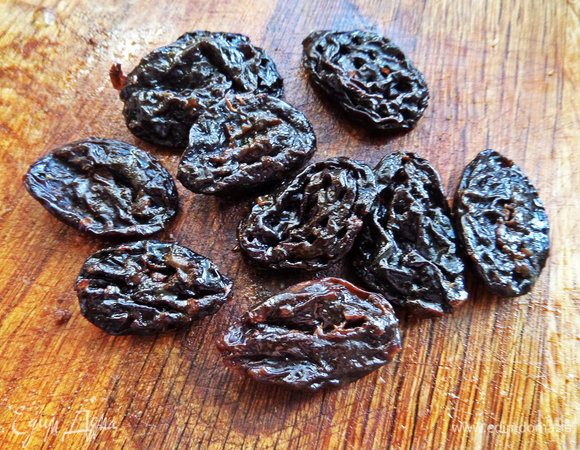 Чернослив промыть, обсушить.