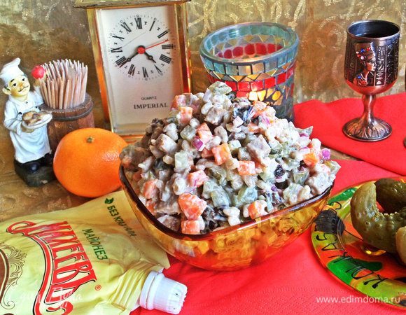 Подаем в небольшом салатнике или порционно.