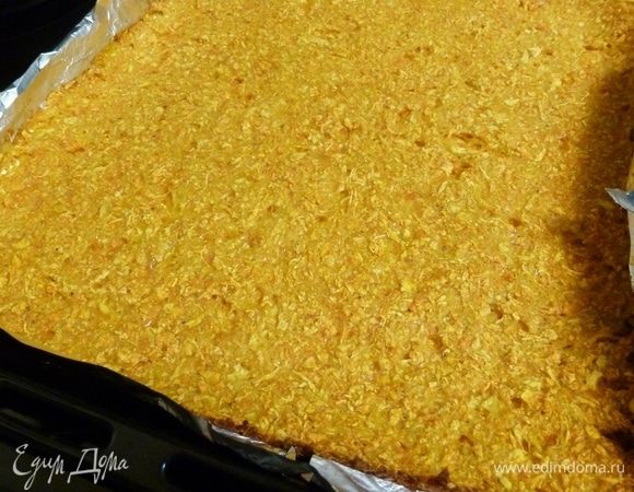 Корж запекся. Еще скажу, что фольга снимается легче, если корж немного остынет.