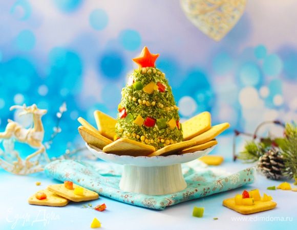 На верхушку поставить звезду, вырезанную из перца или лимонной цедры.


