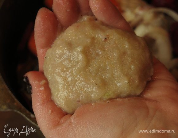 Если есть остатки фарша, делается детская котлета. Мне всегда бабушка готовила такие рыбные котлетки, первая пробы фаршированной рыбы.