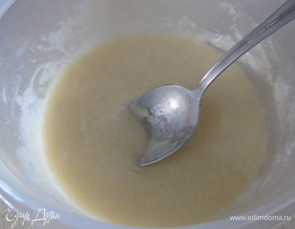 Для помазки: смешайте все ингредиенты, кроме миндаля. Миндальную муку можете заменить обычной.