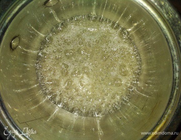 Важно! Карамель не мешать, т.к. если станем мешать, то сразу наша масса превратится в сосульку.