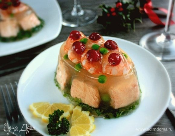 Подавать с ломтиками лимона, с соусом из хрена. Приятного аппетита!