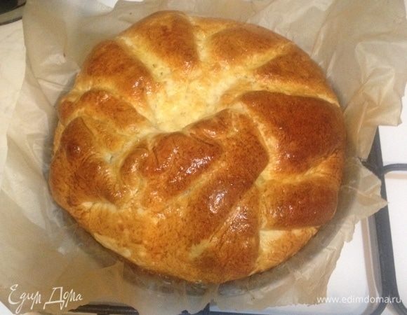 Выпекайте до готовности 30-40 минут. Вот такая красота получается. Подавайте пирог теплым.