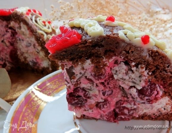 Это очень вкусно! К сожалению, в этот раз не успела сфотографировать разрез, так как десерт буквально растащили на кусочки, поэтому прилагаю фото предыдущего точно такого же десерта. Приятного аппетита!