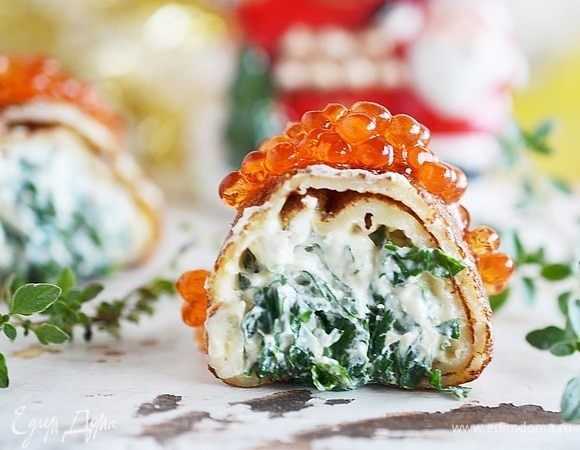 Немного охладите, нарежьте и украсьте икрой.