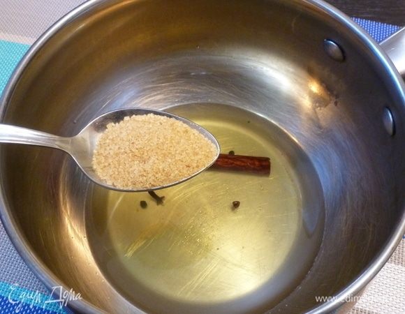 Добавить коричневый сахар по вкусу.