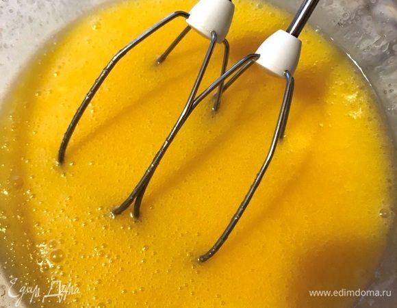 Хорошо перемешать или взбить на низкой скорости до соединения ингредиентов.