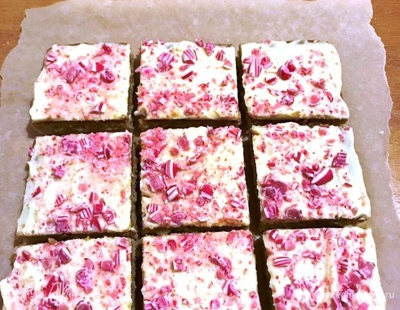 Нарезать на квадраты и подавать к чаю или кофе. Хороши с холодным молоком.
Приятного аппетита!