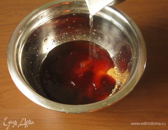 Наливаем воду.