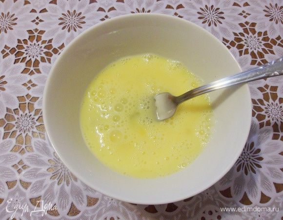 Нескольких минут достаточно, чтобы яйца взболтать вилкой.