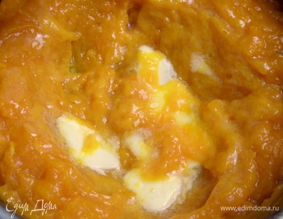 Перетереть пюре с маслом.