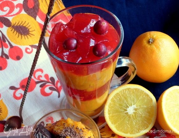 Украсить ягодами.