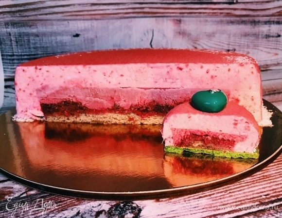 А вот и разрез торта и пирожного. Малиновое блаженство.