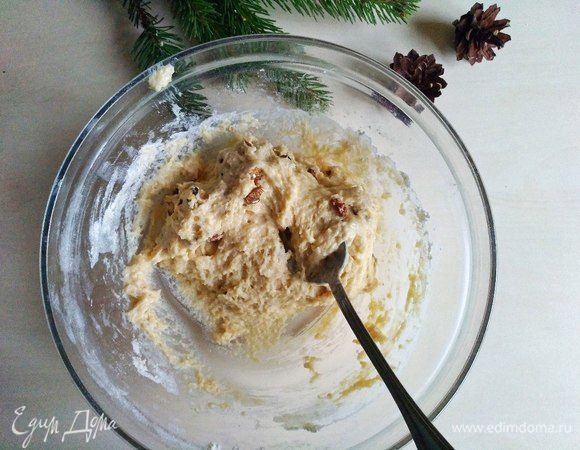 Добавляем грецкие орехи. 