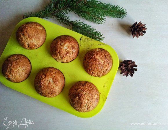 Отправляем в предварительно разогретую до 200°С духовку на 15–20 минут.