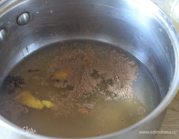 Добавить лимонную цедру и лимонный сироп.